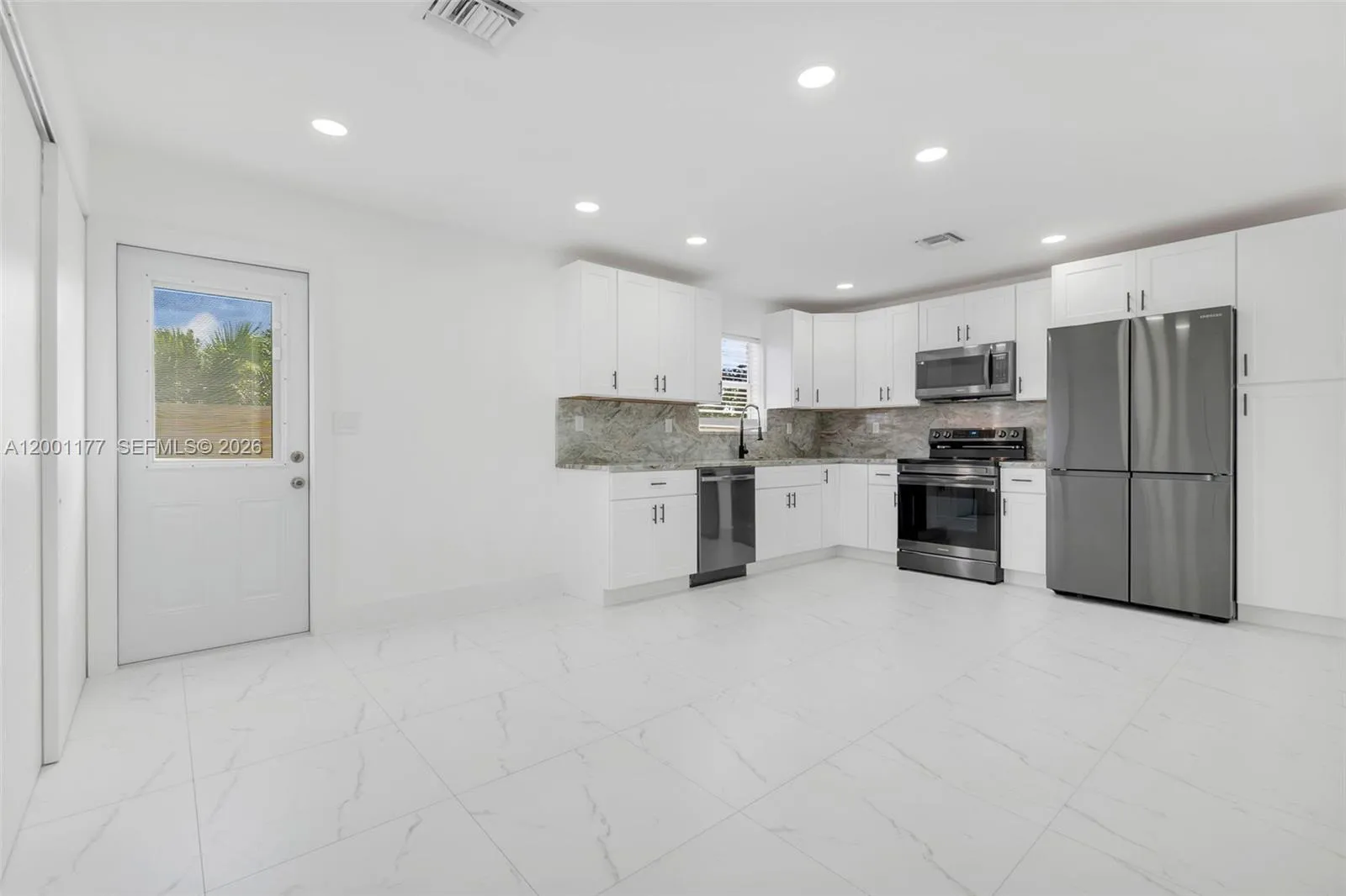 810 SW 14th Ct, Deerfield Beach FL 33441