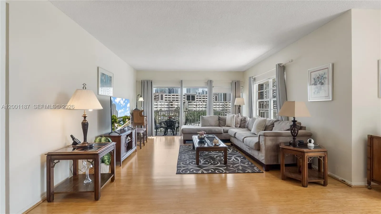 300 Bayview Dr # 315, Sunny Isles Beach FL 33160