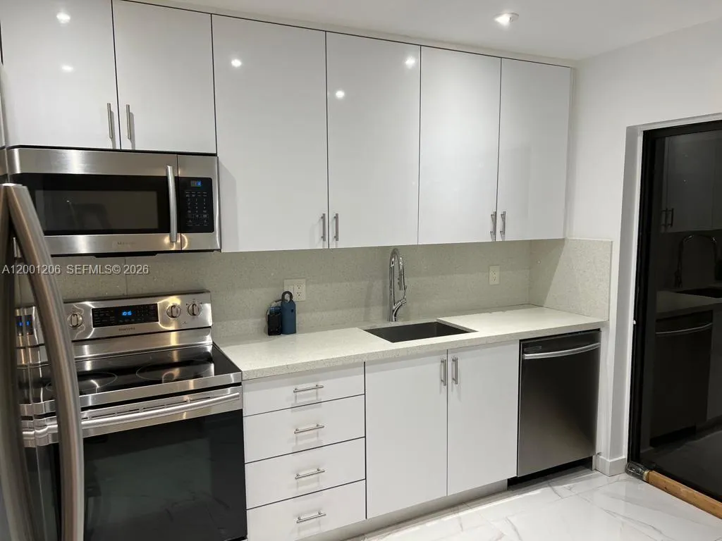 1125 NE 210th Ter, Miami FL 33179