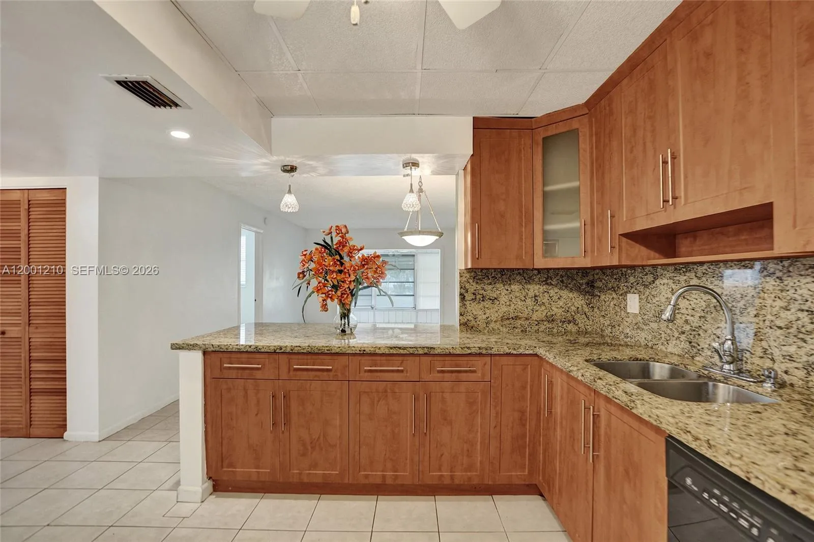 3051 NW 46th Ave # 101, Lauderdale Lakes FL 33313