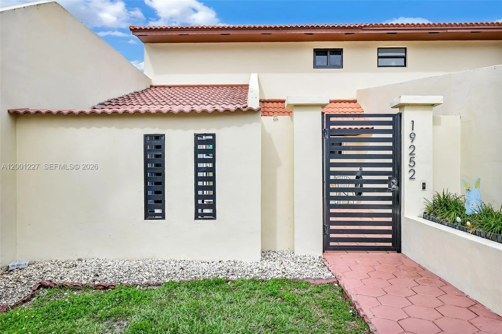 19252 NW 65th Ct, Hialeah FL 33015