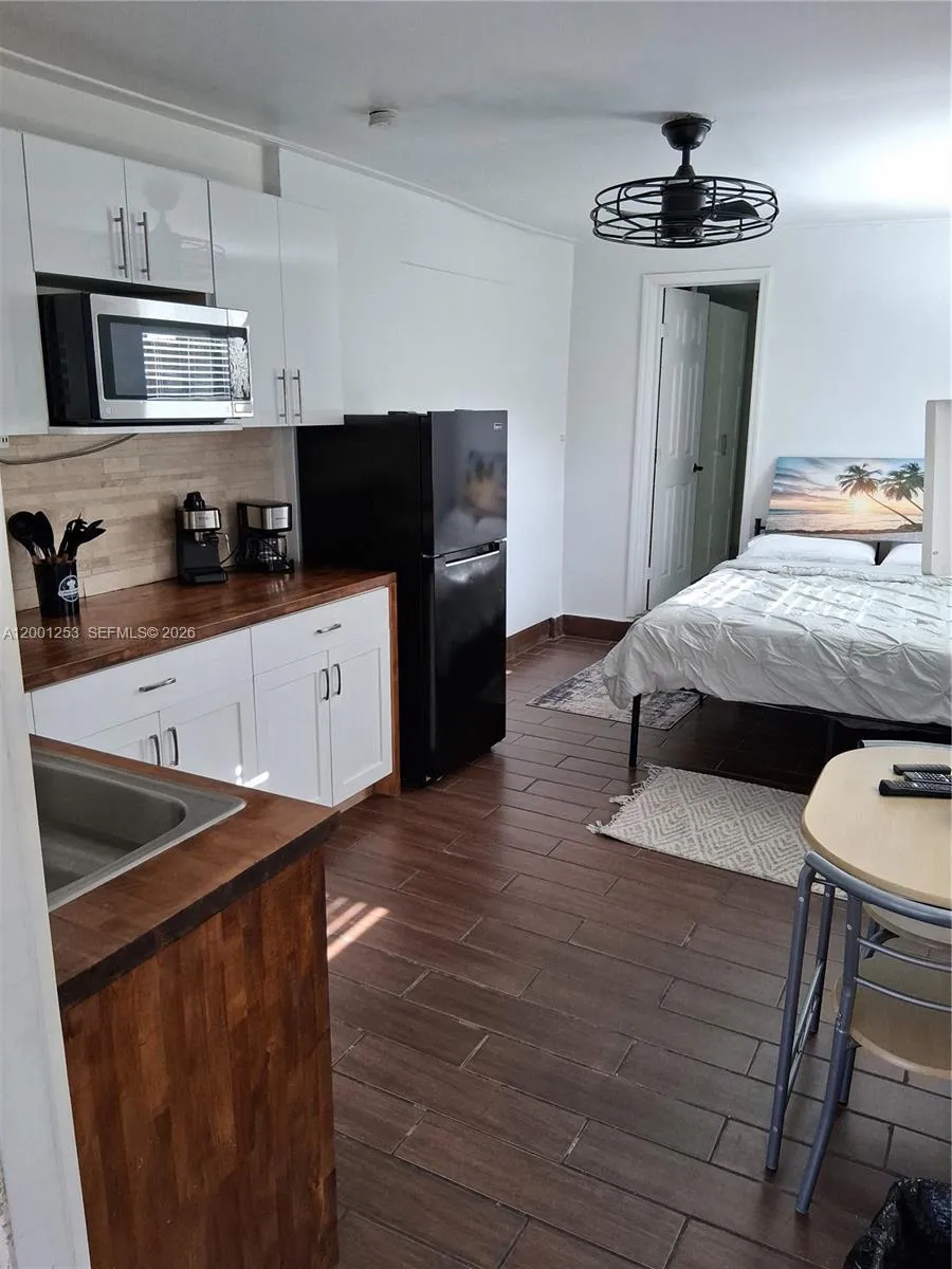 1000 SW 3rd Ave # b, Hallandale Beach FL 33009