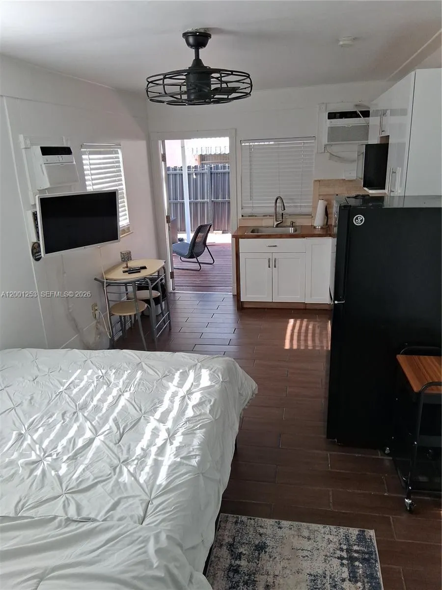 1000 SW 3rd Ave # b, Hallandale Beach FL 33009