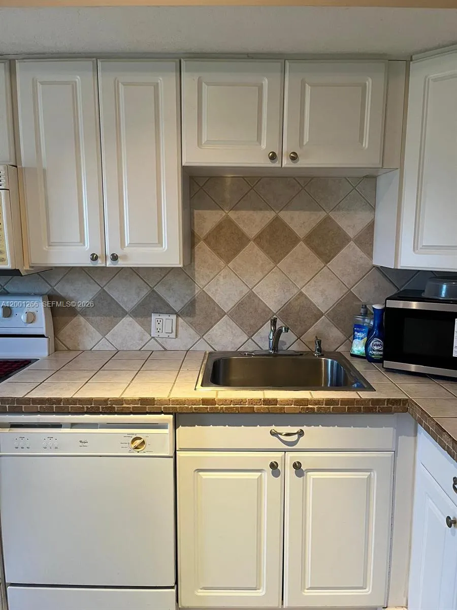 3200 N Palm Aire Dr # 407, Pompano Beach FL 33069