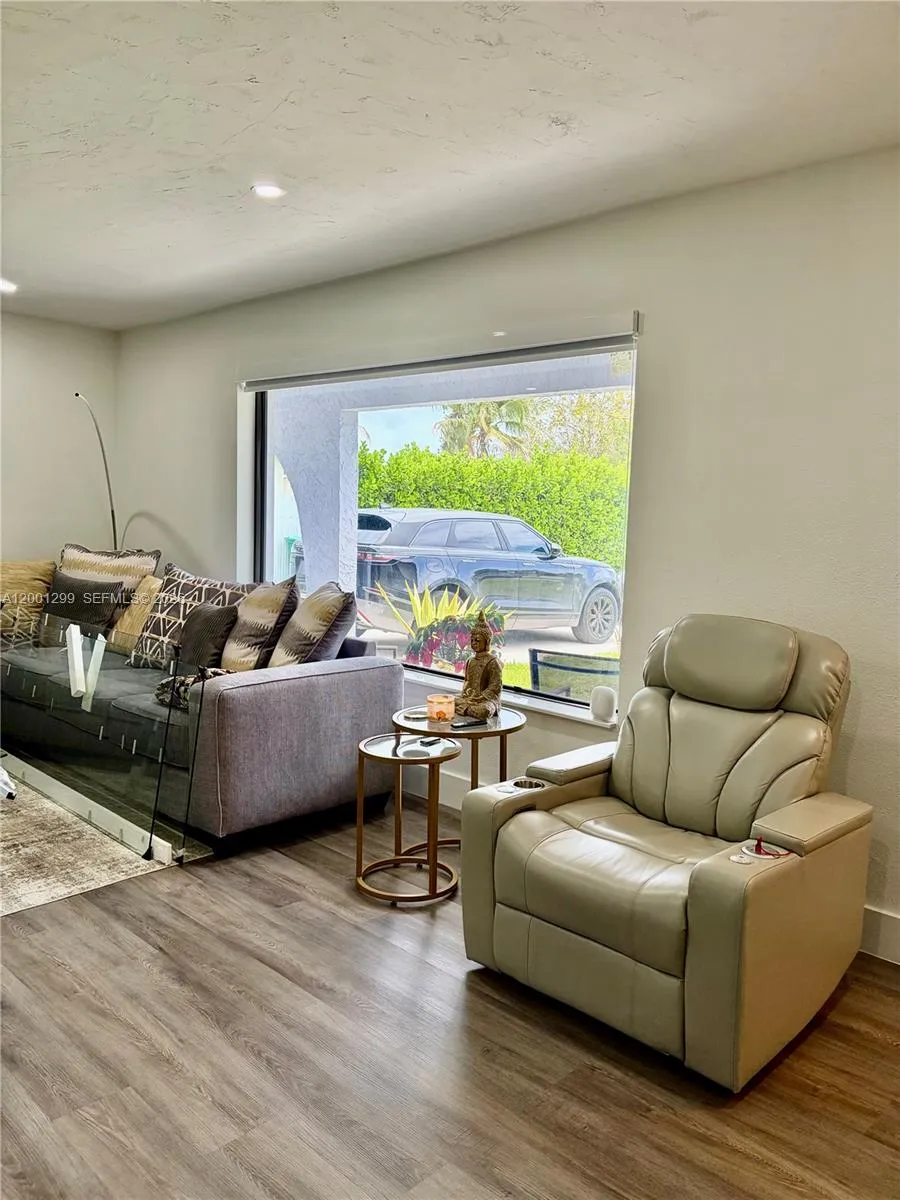 11893 SW 197th St, Miami FL 33177