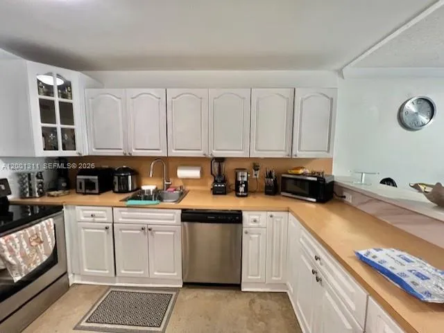 7830 Dickens Ave # 203, Miami Beach FL 33141