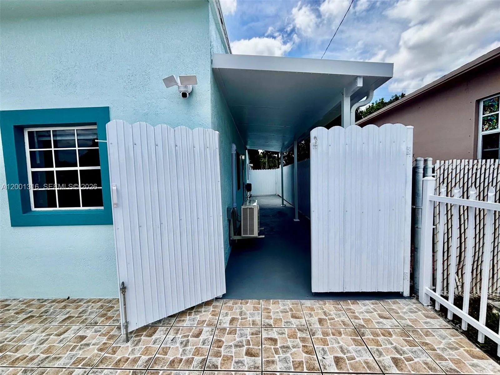 130 W 57th St SIDE, Hialeah FL 33012