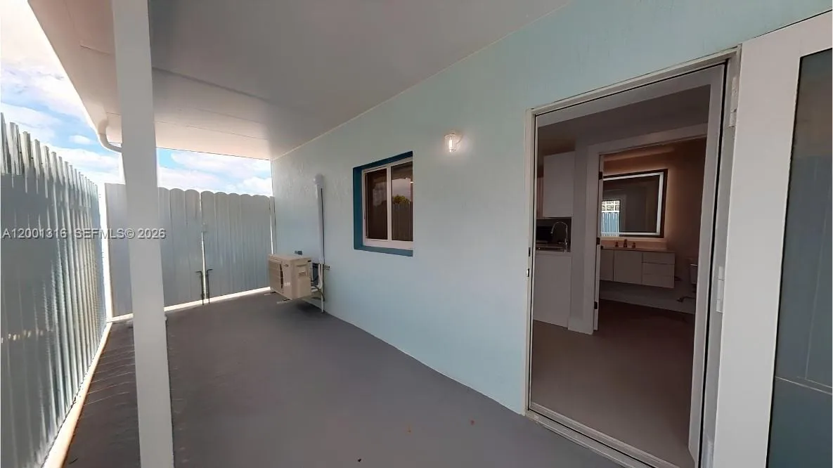 130 W 57th St SIDE, Hialeah FL 33012