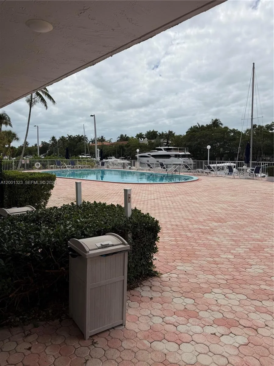 100 Edgewater Dr # 127, Coral Gables FL 33133