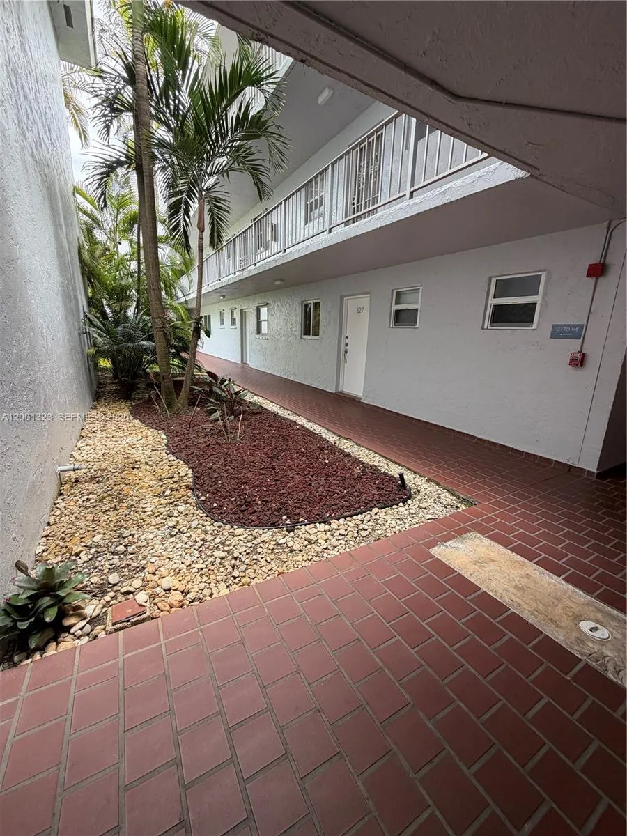 100 Edgewater Dr # 127, Coral Gables FL 33133