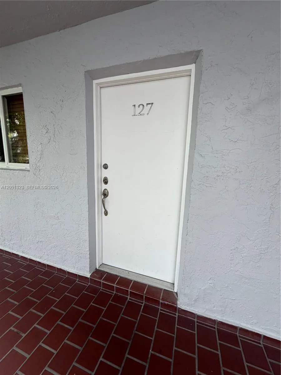 100 Edgewater Dr # 127, Coral Gables FL 33133