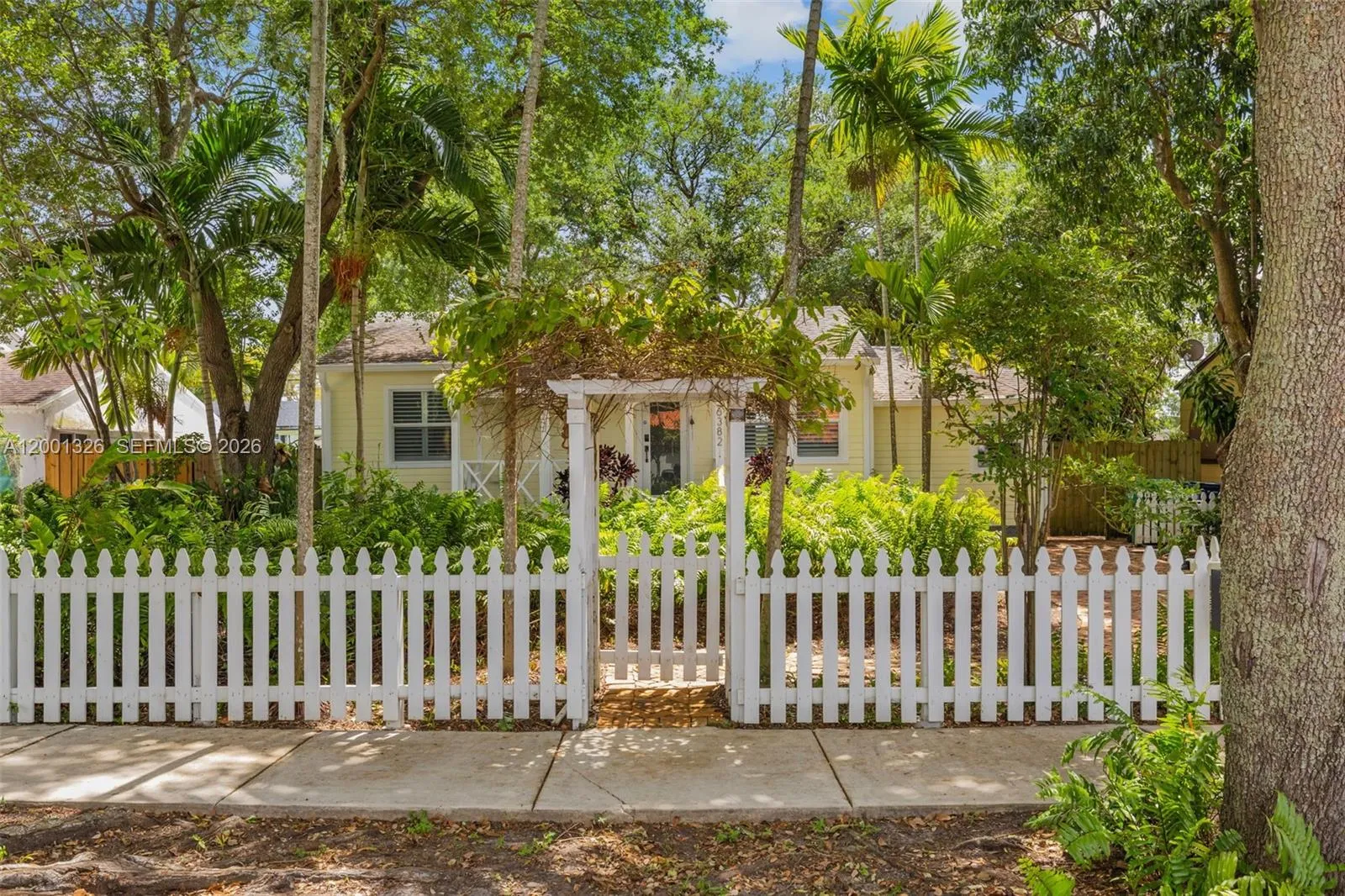 6382 SW 38th St, Miami FL 33155