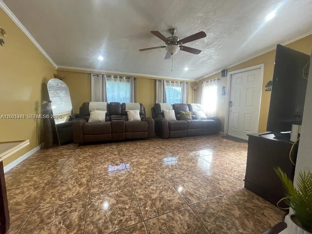 800 N 70th Ave, Hollywood FL 33024