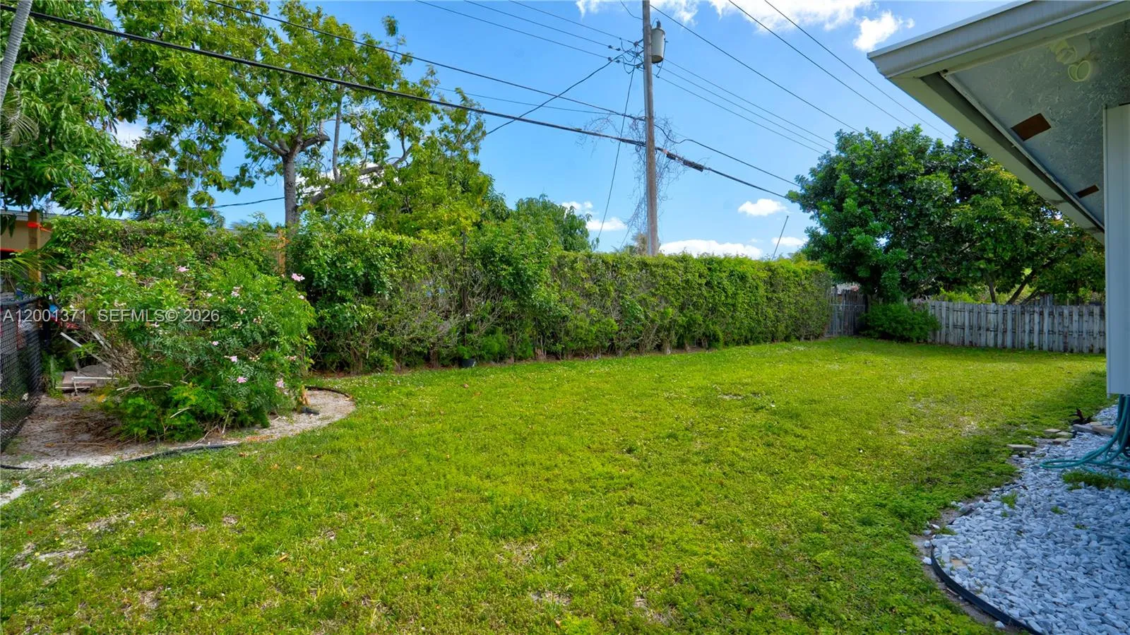 1067 Julia Heights Dr, Lantana FL 33462