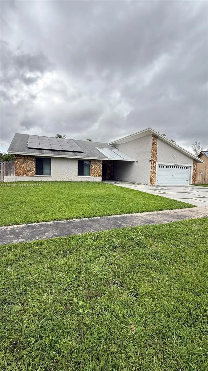 5421 NW 84th Ave, Lauderhill FL 33351