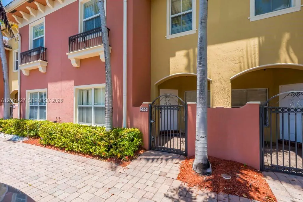 2851 W Prospect Rd # 505, Tamarac FL 33309
