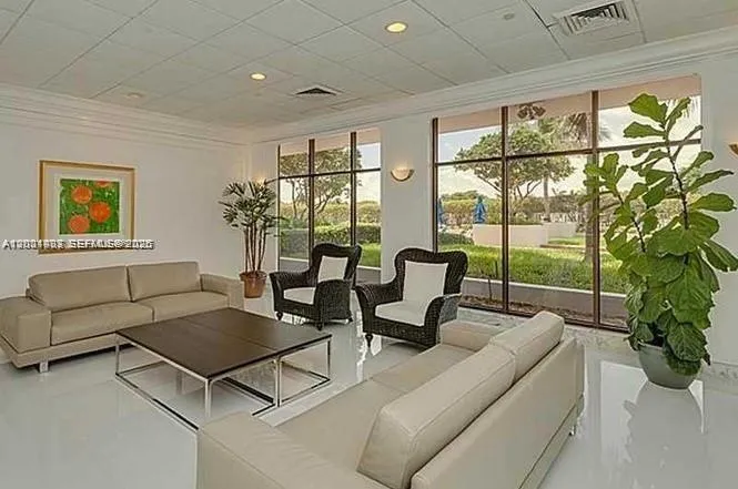 5700 Collins Ave # 4N, Miami Beach FL 33140