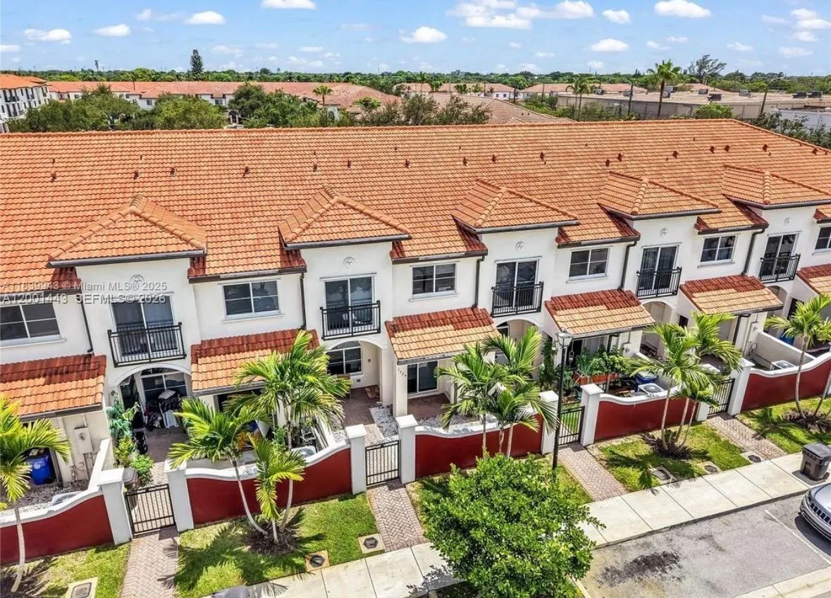 3533 NW 30th Ct, Lauderdale Lakes FL 33311