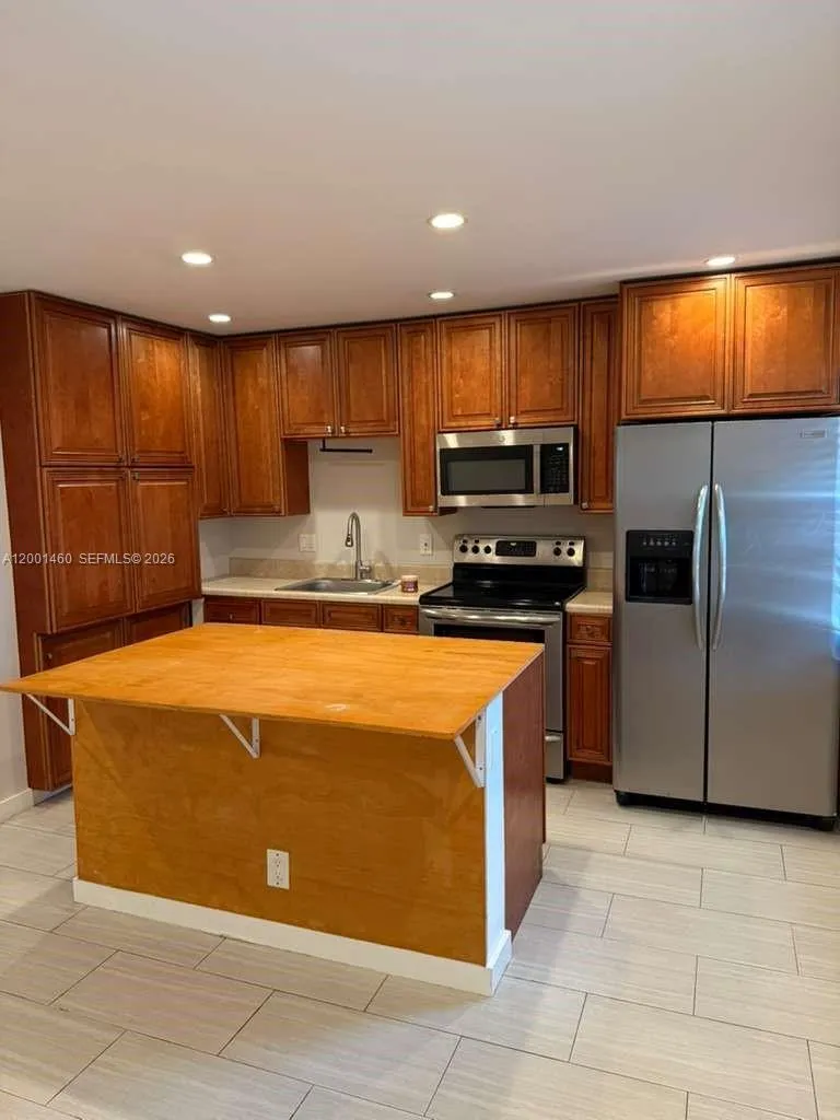 5150 NE 6th Ave # 104, Oakland Park FL 33334