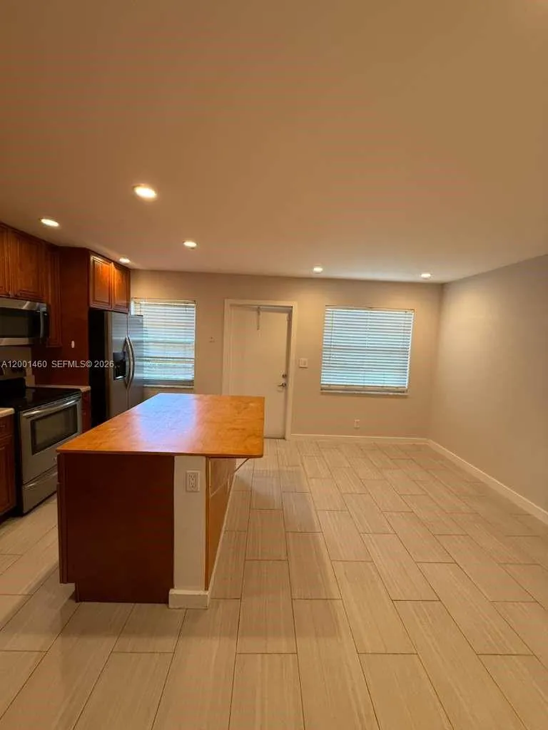 5150 NE 6th Ave # 104, Oakland Park FL 33334