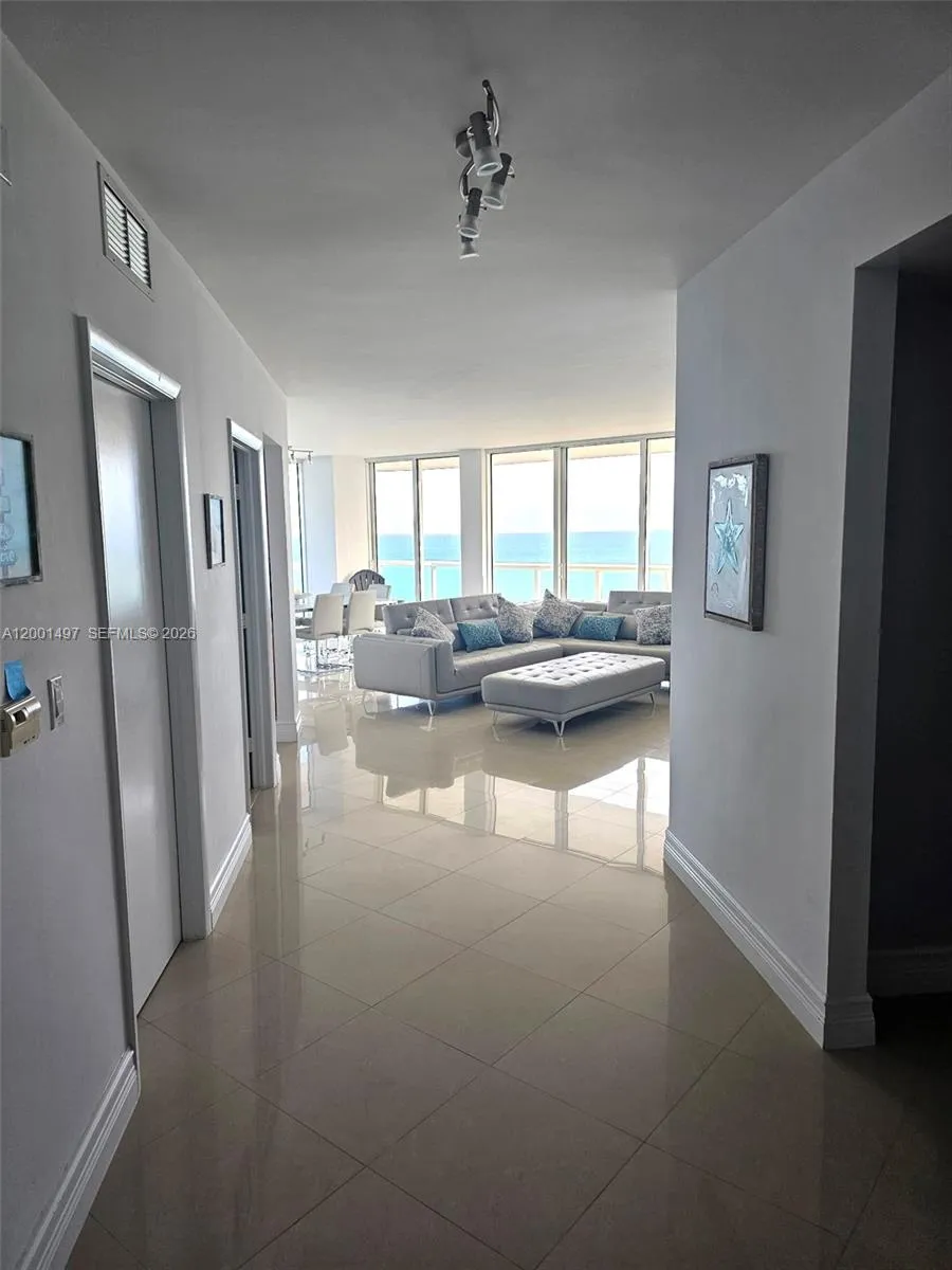 6365 Collins Ave # 1703, Miami Beach FL 33141