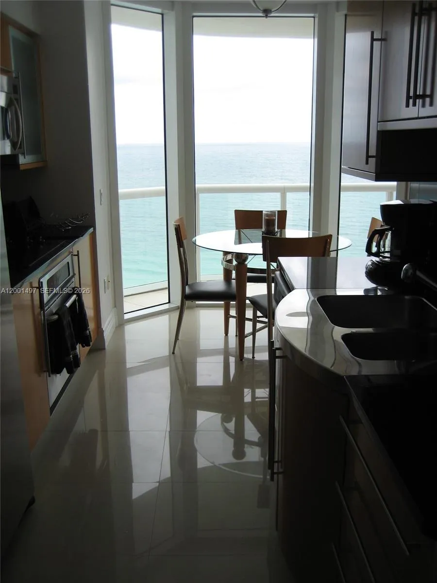 6365 Collins Ave # 1703, Miami Beach FL 33141
