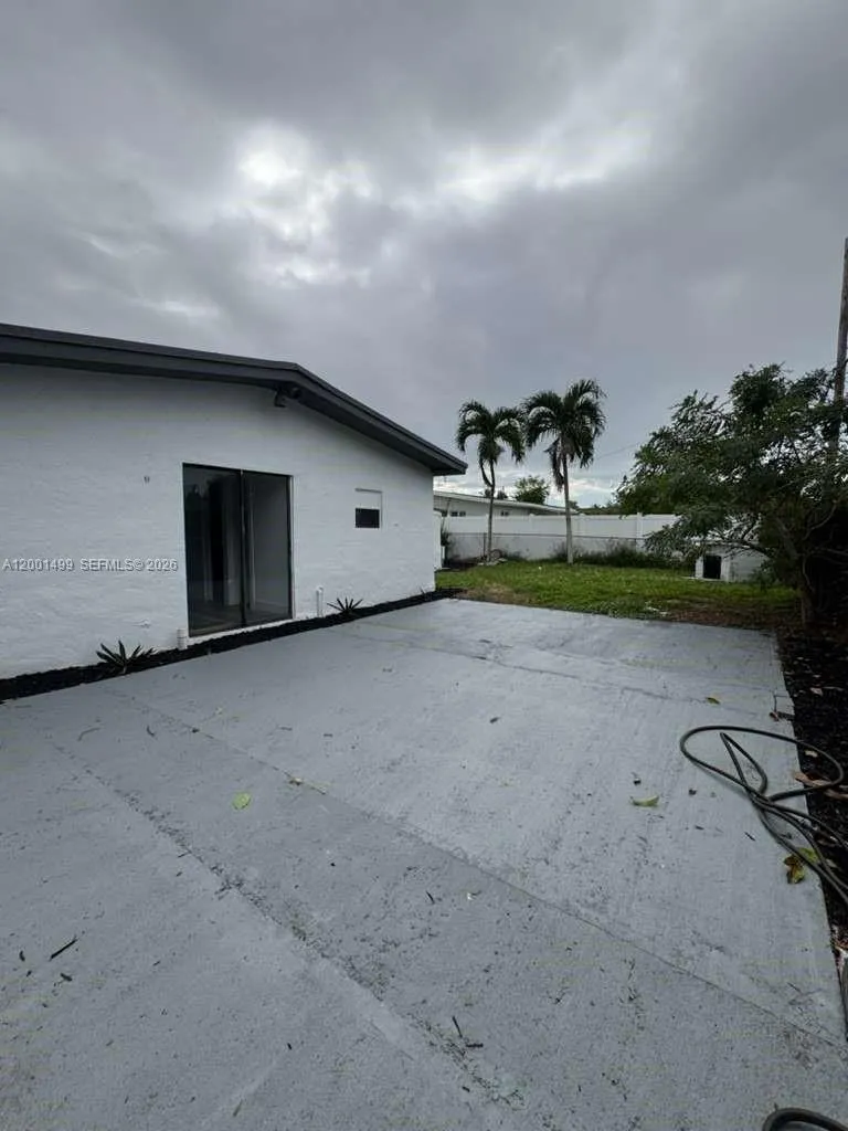 5611 SW 38th St, Davie FL 33314