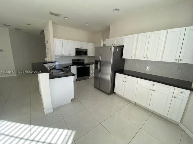 16568 SW 54th St, Miami FL 33185