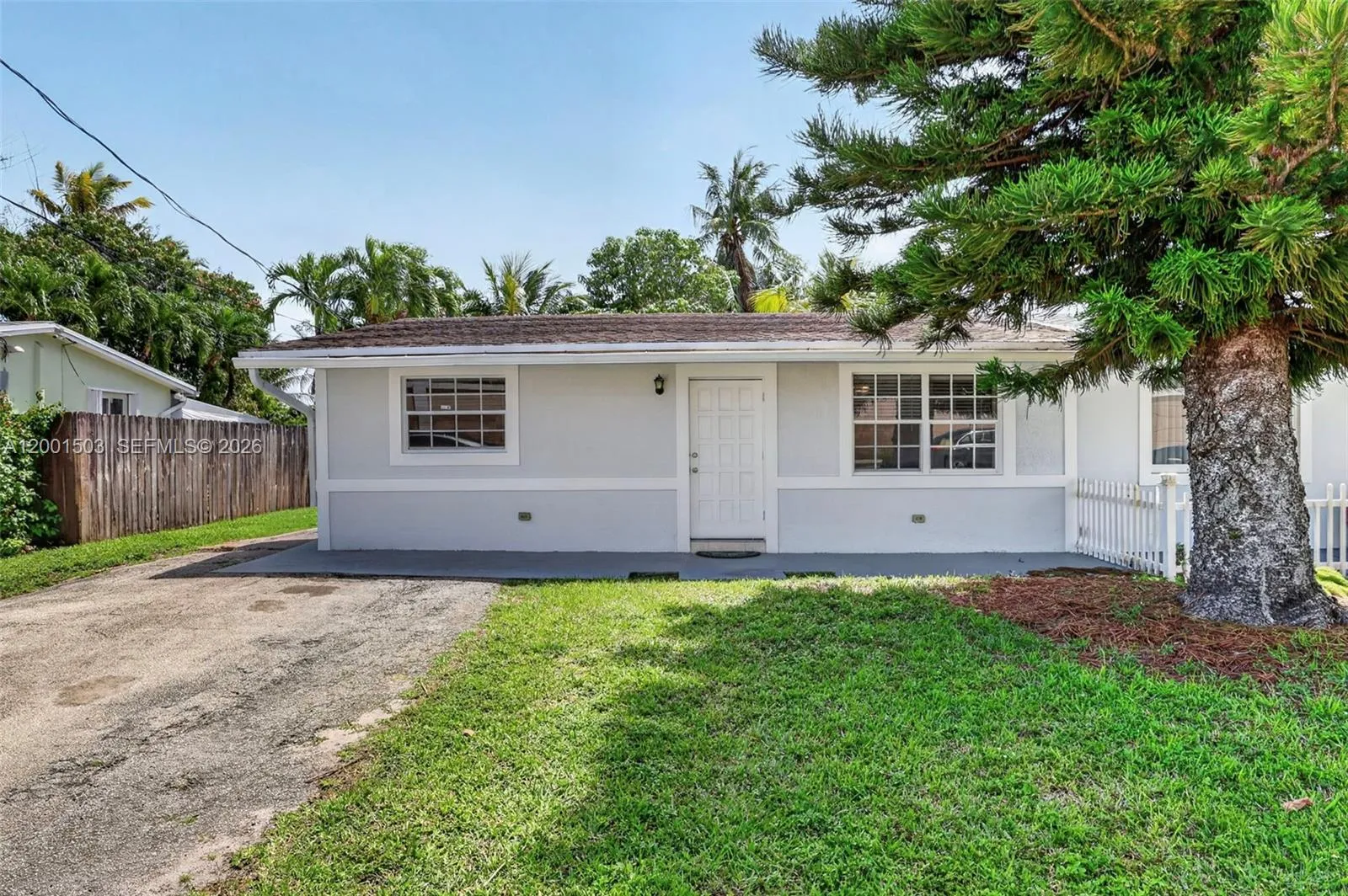 6878 SW 15th St, North Lauderdale FL 33068