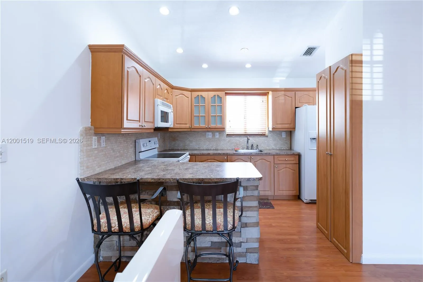 10017 W Okeechobee Rd # 202, Hialeah Gardens FL 33016