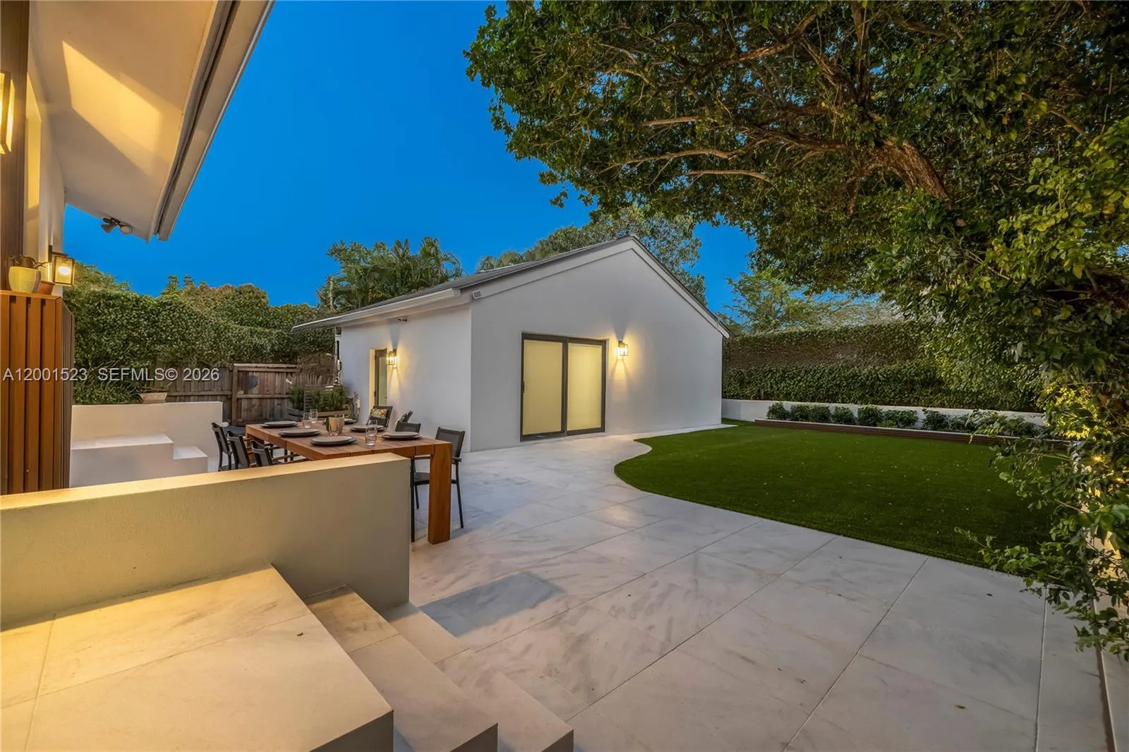 320 NE 88th St, El Portal FL 33138