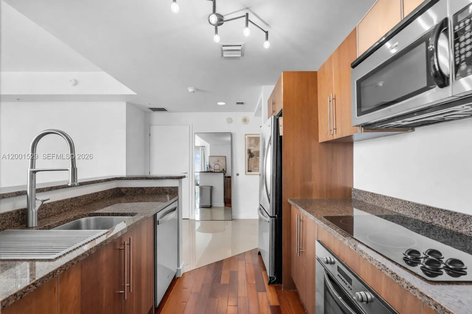 300 S Biscayne Blvd # 2416, Miami FL 33131