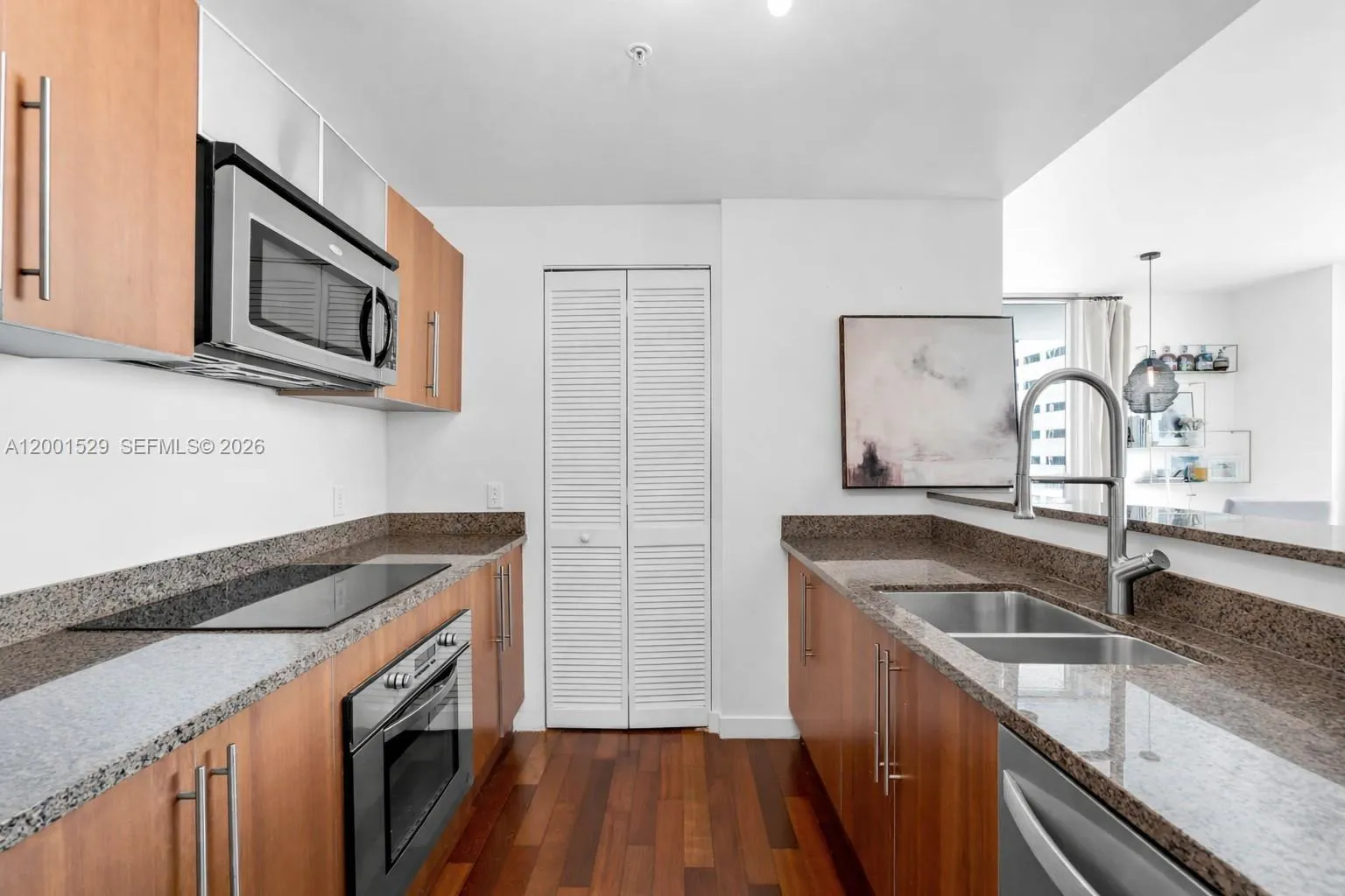 300 S Biscayne Blvd # 2416, Miami FL 33131