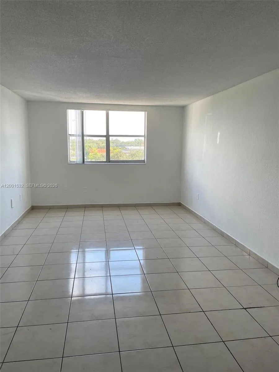 666 W 81st St # 407, Hialeah FL 33014