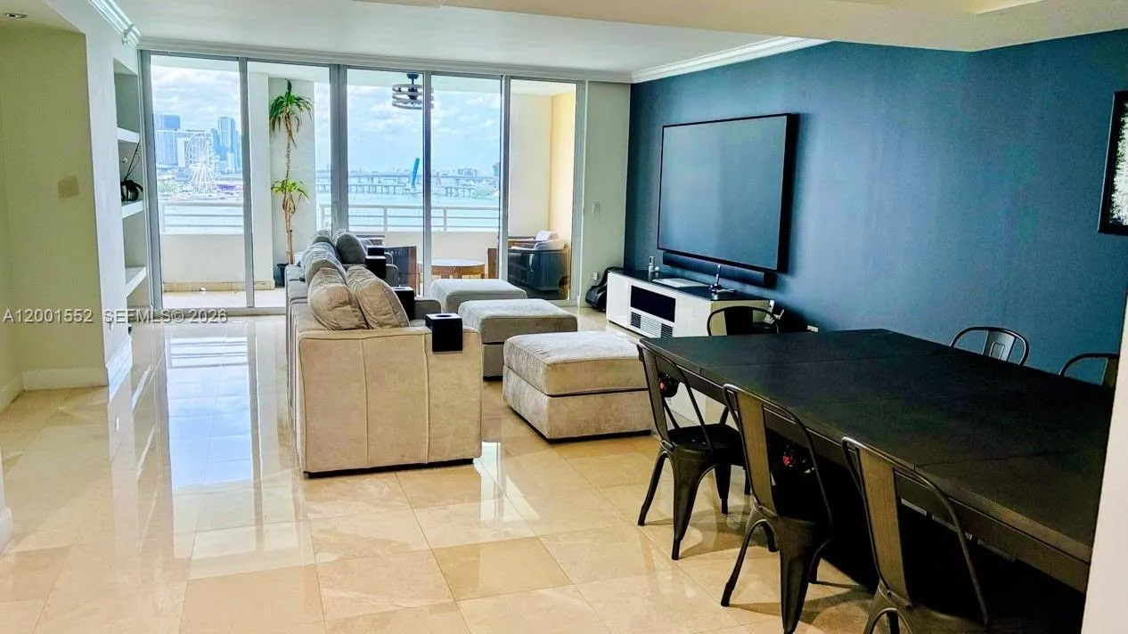 848 Brickell Key Dr # 806, Miami FL 33131