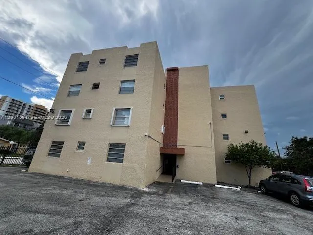 677 SW 9th Ave # 205, Miami FL 33130