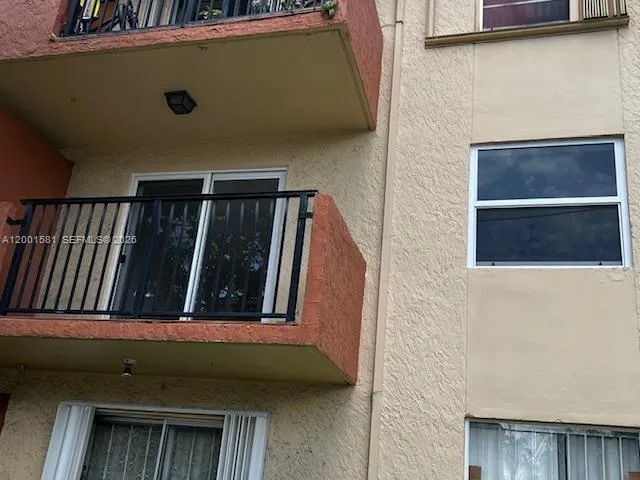 677 SW 9th Ave # 205, Miami FL 33130