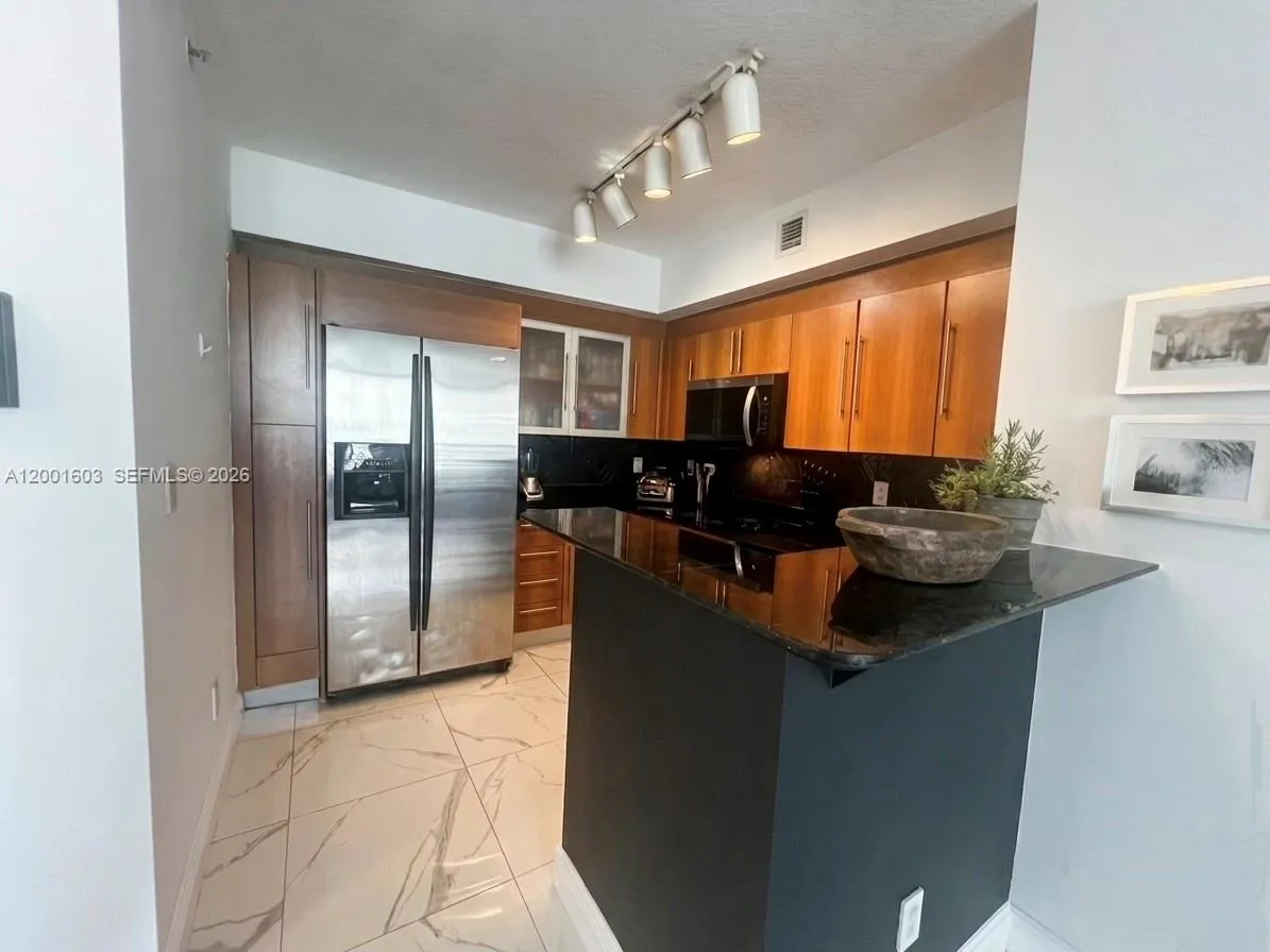 335 S Biscayne Blvd # 3300, Miami FL 33131