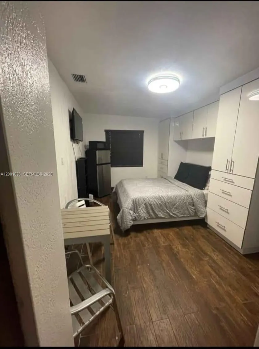 315 NW 59th St # 1, Miami FL 33127