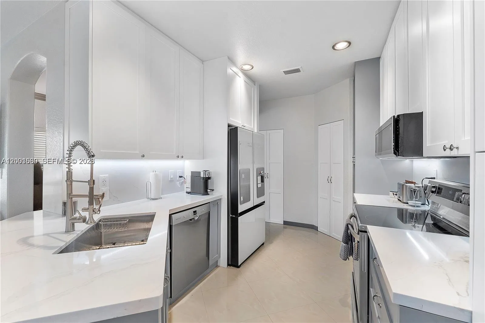 1975 SE 14 St, Homestead FL 33035