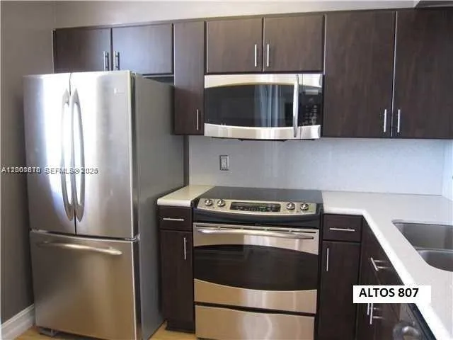 1 Glen Royal Pkwy # 807, Miami FL 33125