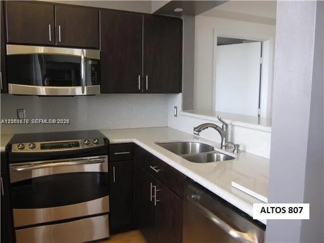 1 Glen Royal Pkwy # 807, Miami FL 33125