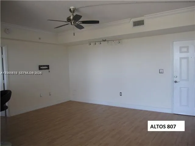 1 Glen Royal Pkwy # 807, Miami FL 33125