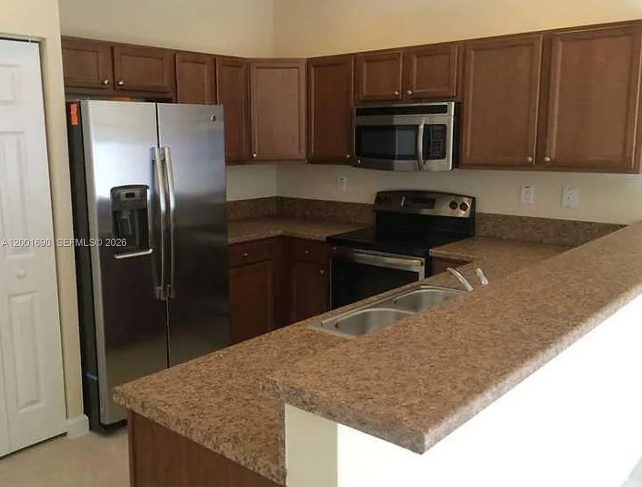 8913 W 35th Way, Hialeah FL 33018