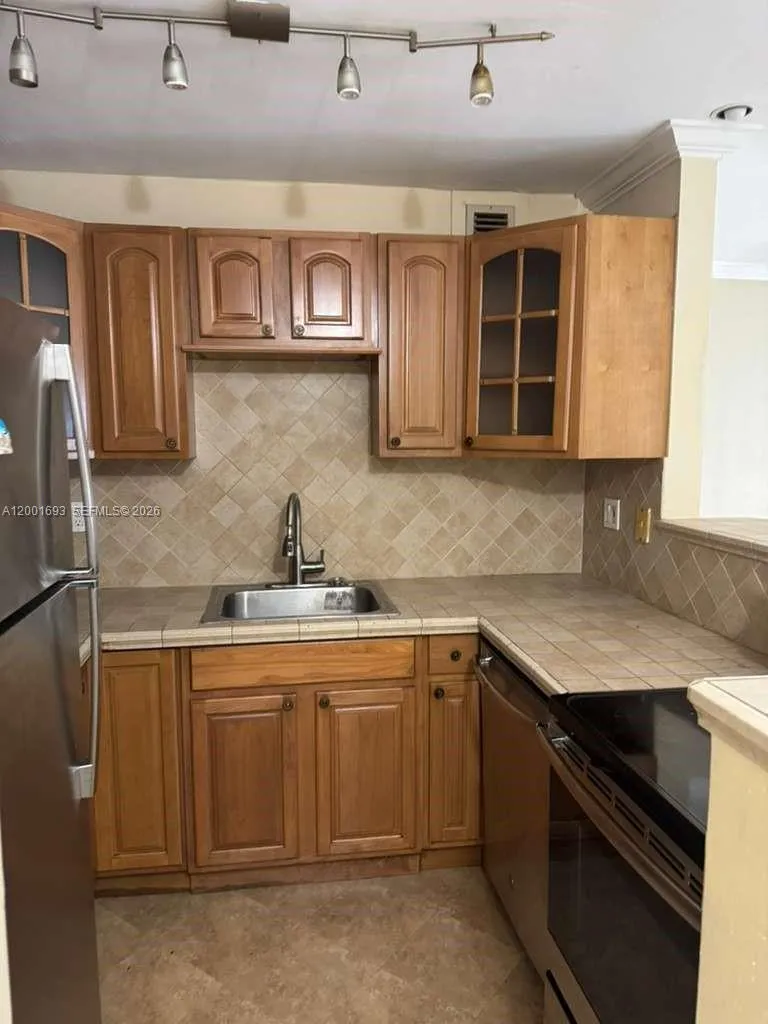 10383 N Kendall Dr # N1, Miami FL 33176