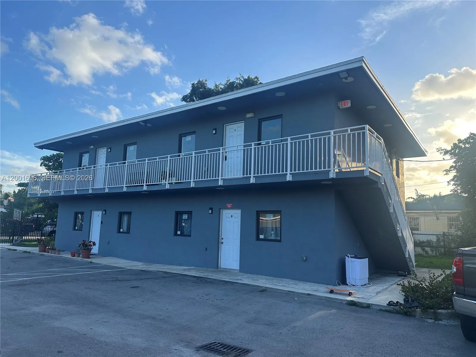 587 NW 100th St # C, Miami FL 33150