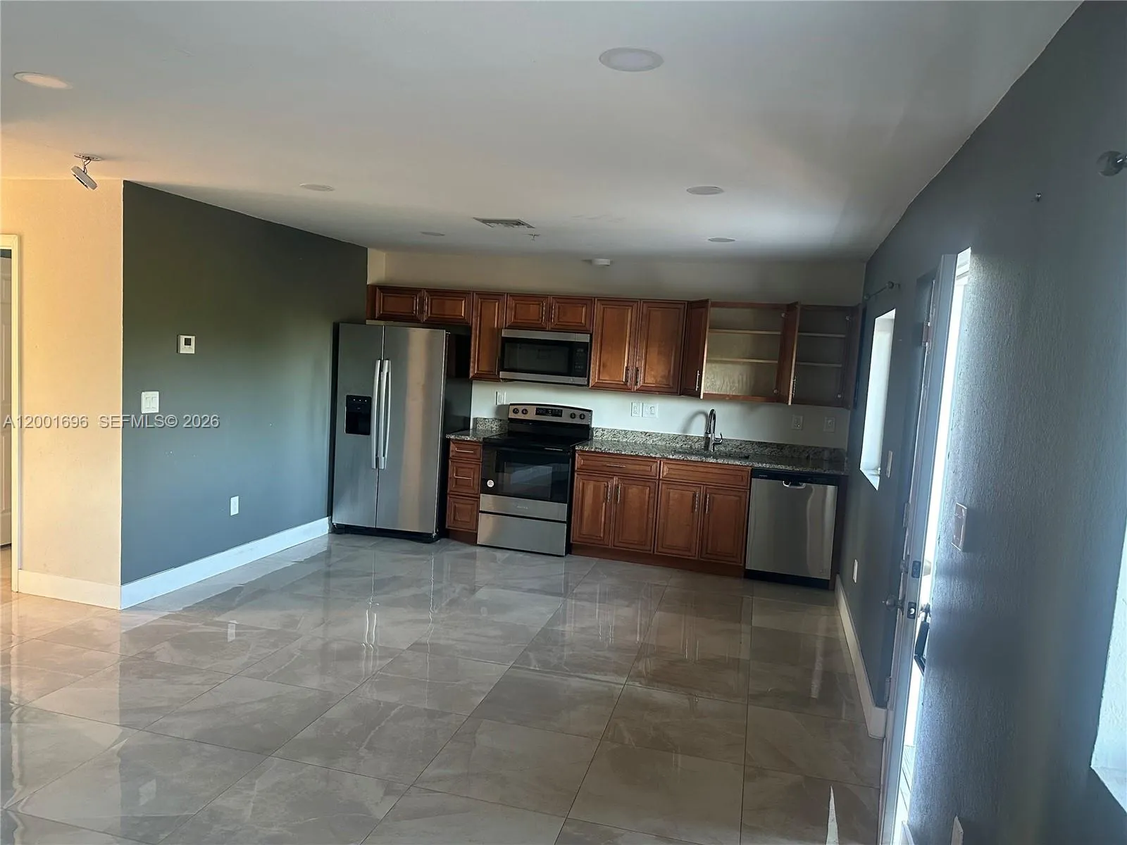 587 NW 100th St # C, Miami FL 33150