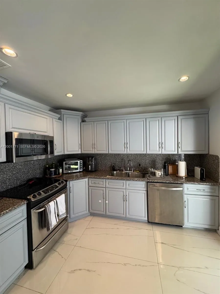 230 CRANWOOD DR, Key Biscayne FL 33149