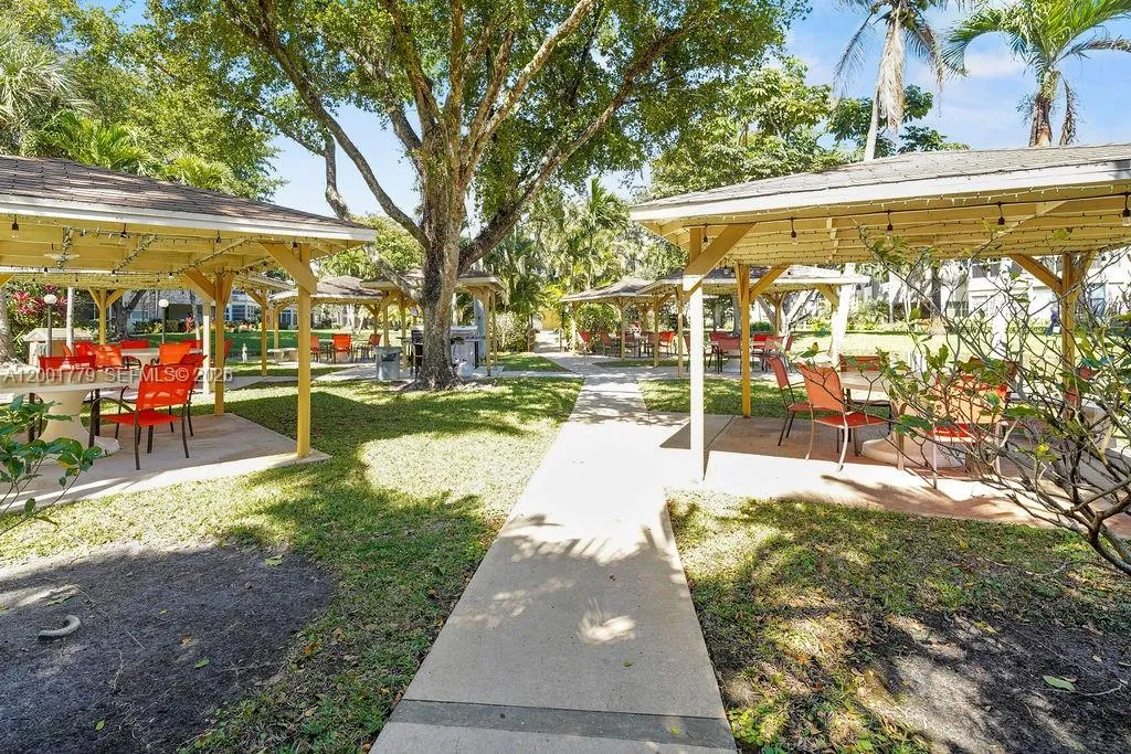 5121 W Oakland Park Blvd # 109, Lauderdale Lakes FL 33313