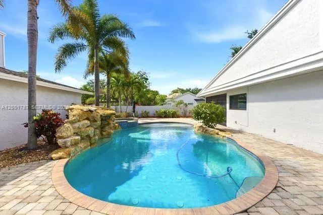 400 NW 78th Ave, Plantation FL 33324